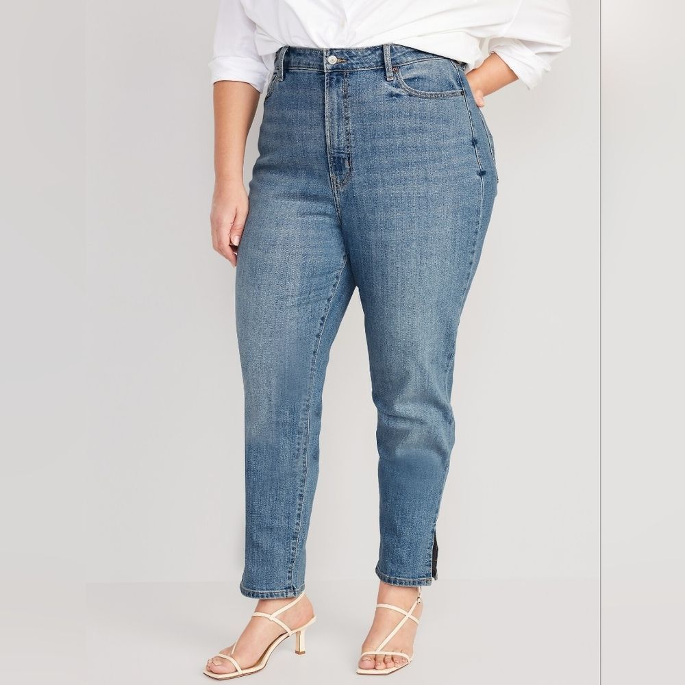 Old Navy Women's Straight Leg Jeans - Medium Blue Wash